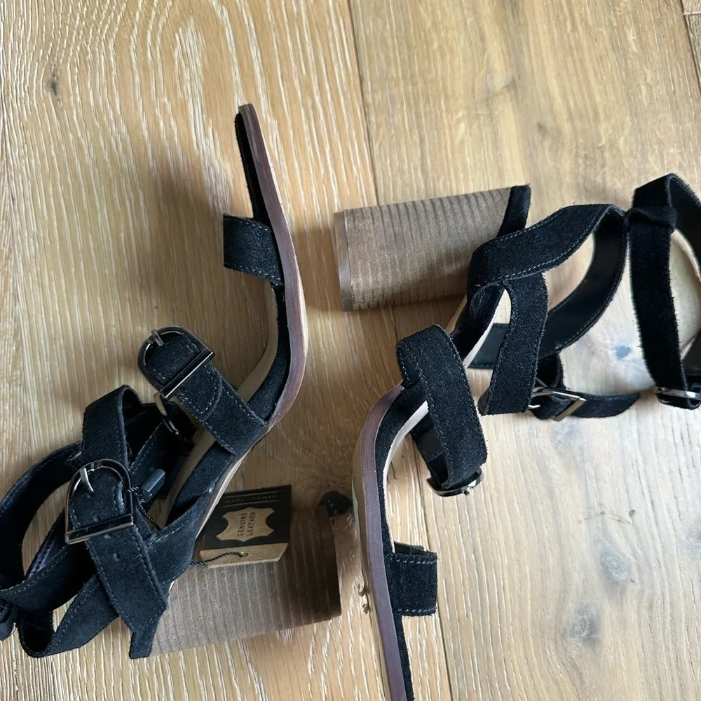 CREVO Women's Black Strappy Leather Sandals with wooden block heel - Picture 6 of 9